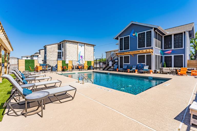 Serene 1BR suite w fast WiFi king bed pool