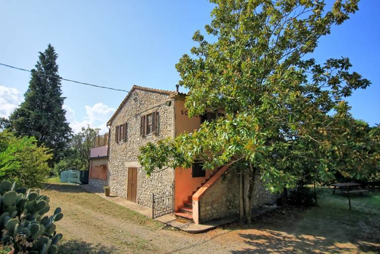 Farm with private pool & yard — photo 2