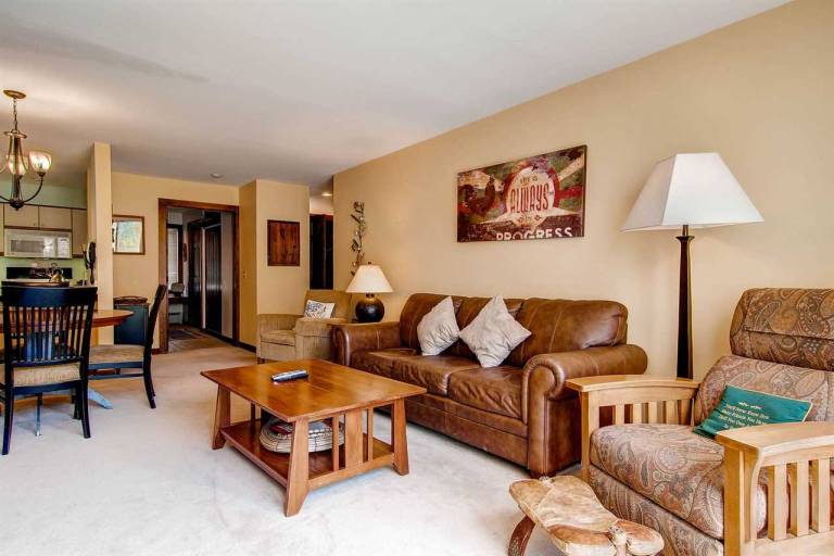 Condo with terrace, sauna & hot tub in Killington, VT