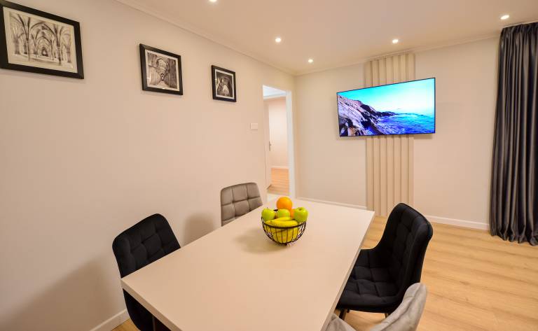 Libra Apartment - Two Bedrooms - 5 Guests - Next To Cismigiu Gardens — photo 4