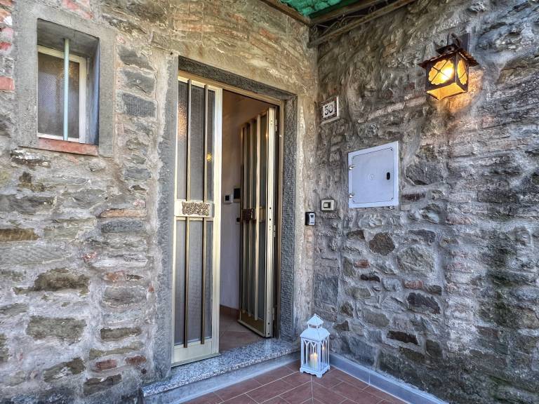 Apartment with barbeque & yard | Garden view — photo 3