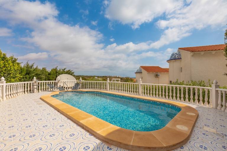 Villa with terrace, barbecue & yard | Garden view — photo 5