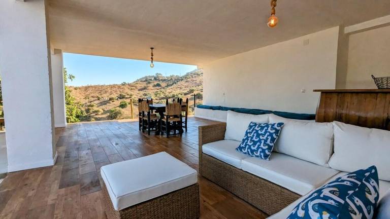 Vacation home with pool & barbecue — photo 3