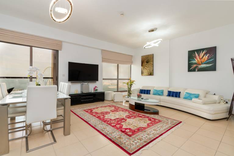 Beautifully Decorated 2BB in JBR near the Beach