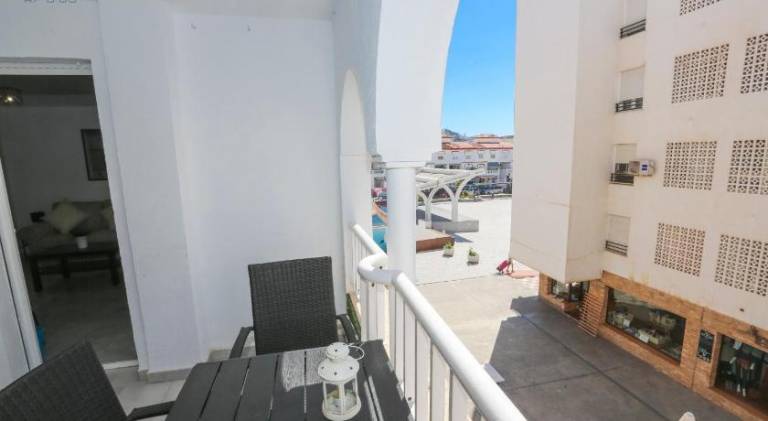 Alcazaba Del Mar parking next to the beach — photo 4