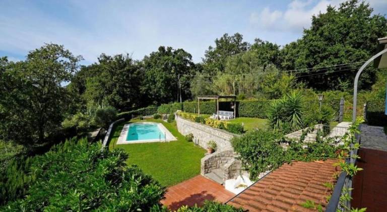 Villa with pool — photo 4