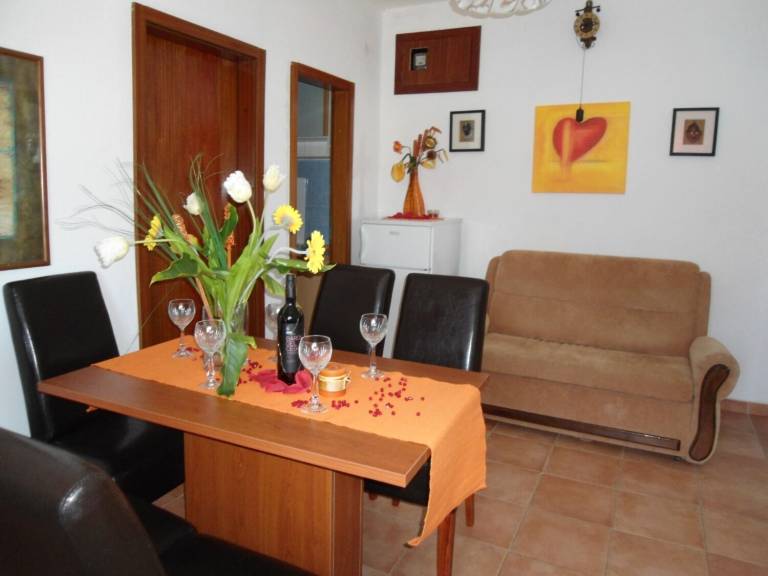 Rental apartment with grill & terrace | Garden view — photo 4