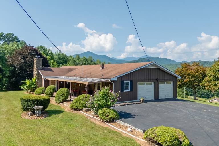 Scenic Asheville Area Retreat: Hot Tub & Game Room — photo 4