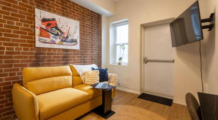 Sleek 2BR in Heart of Downtown Montreal — photo 4