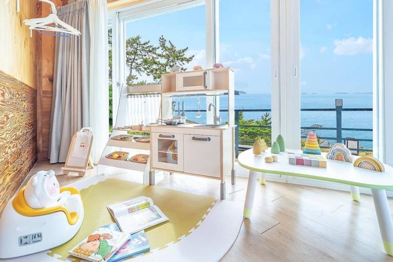 Yeosu Hi Mom Kids Family Pension Black