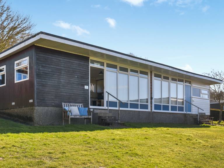 Cottage with yard | River view in Cromer
