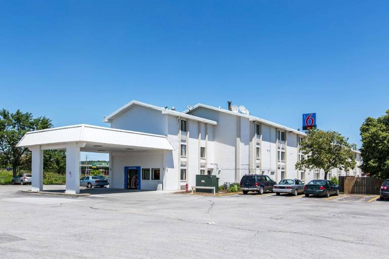 Motel 6 Council Bluffs, IA - Omaha East in Council Bluffs, IA