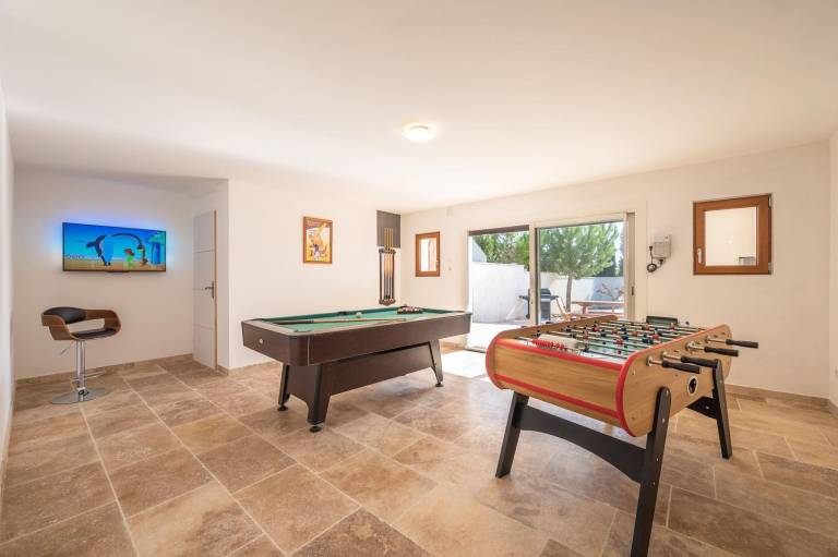 Children-friendly pleasant vacation home with hot tub, patio & yard | Perfect for remote work | Pet-friendly — photo 4