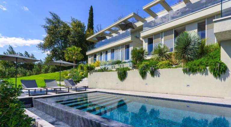 Villa with pool — photo 3