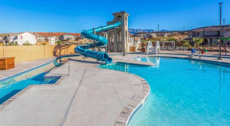 Vacation home with pool & jacuzzi — photo 3