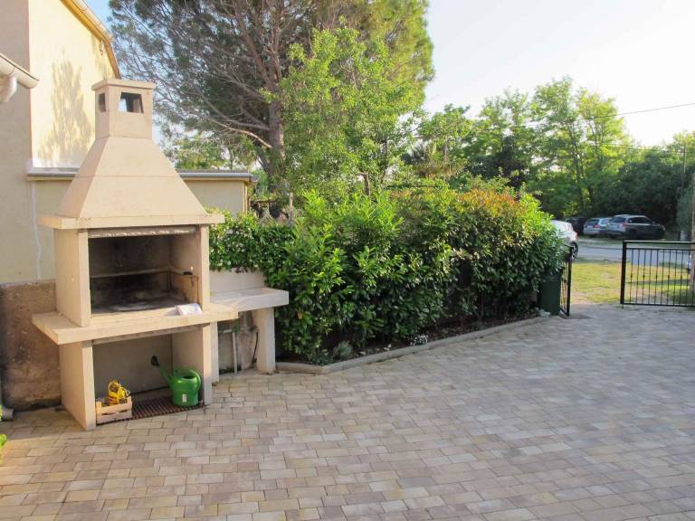 House with hot tub, barbeque & patio — photo 5