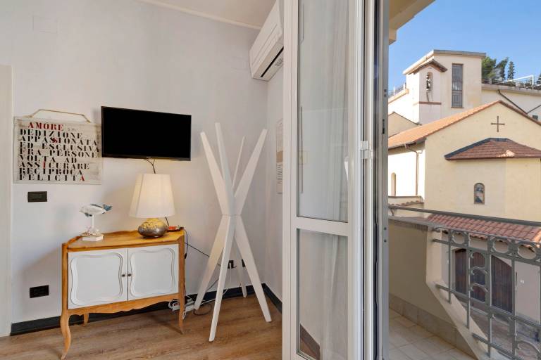 Holiday Apartment '4 Passi Mare' with Balcony, A/C & Wi-Fi — photo 3