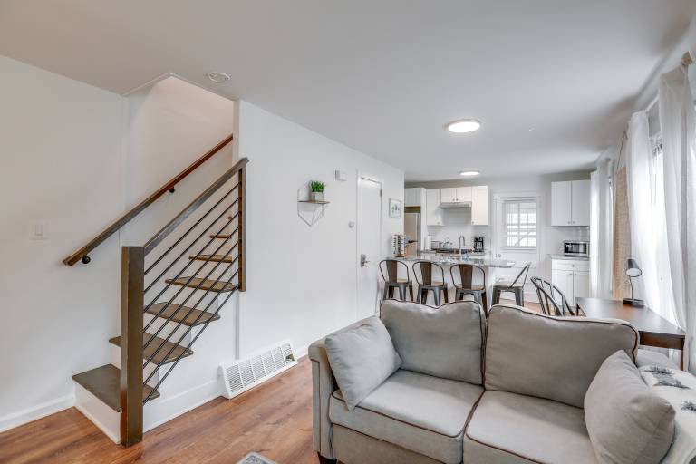 Walkable Dtwn Townhome Near Campus & Palmer Square — photo 4