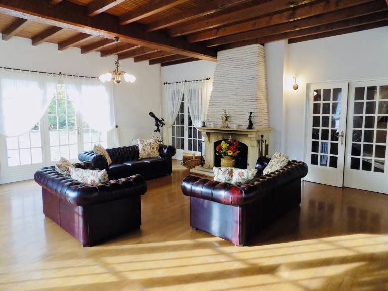 House with barbecue, patio & garden | Pool view — photo 3