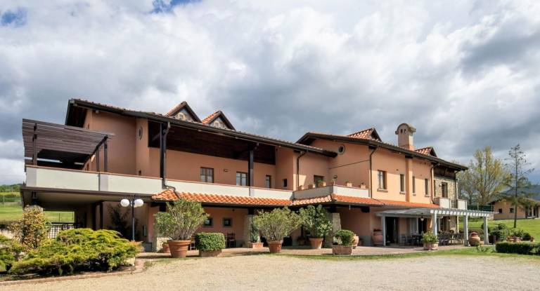 Villa immersed in a park with outbuilding & pool-Villa le Greti 16 — photo 4