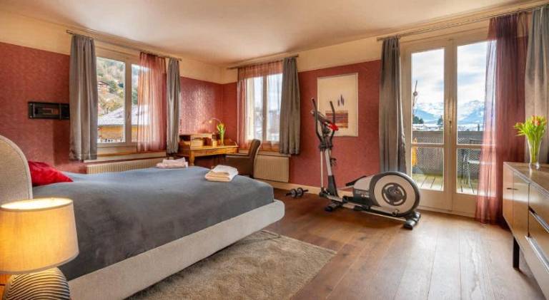 Lake and Mountain View Villa with Whirlpool and Free Parking in Huenibach in Hilterfingen