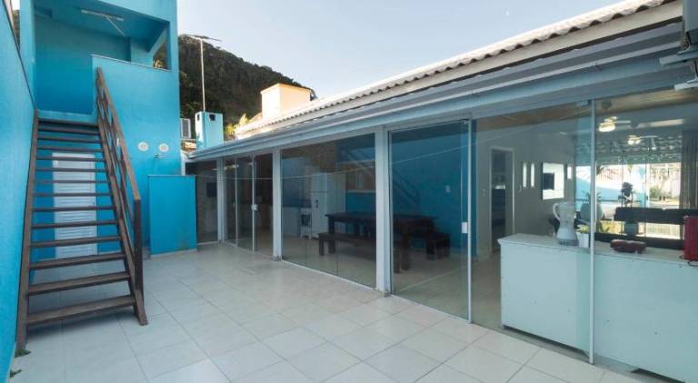 Vacation home with pool — photo 4