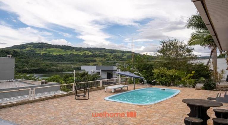House with pool — photo 3