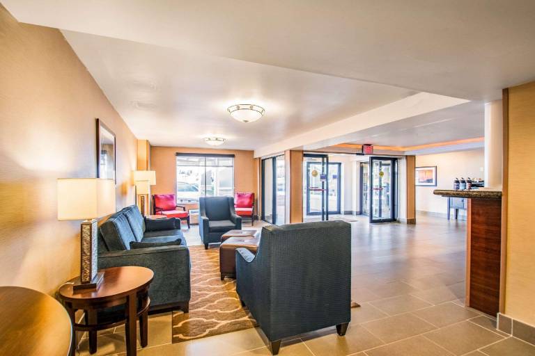 Comfort Inn Falls Church - Tysons Corner — photo 2