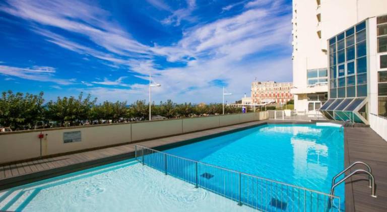 Rental apartment with heated pool — photo 5