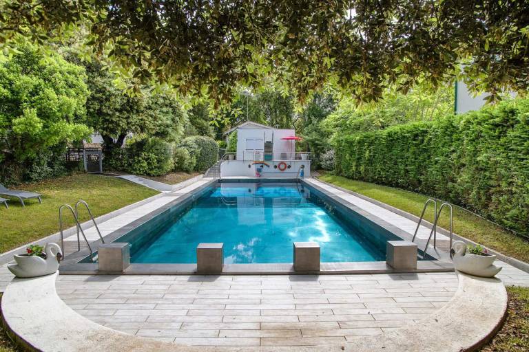 Villa with yard, private pool & patio | Perfect for remote work — photo 2