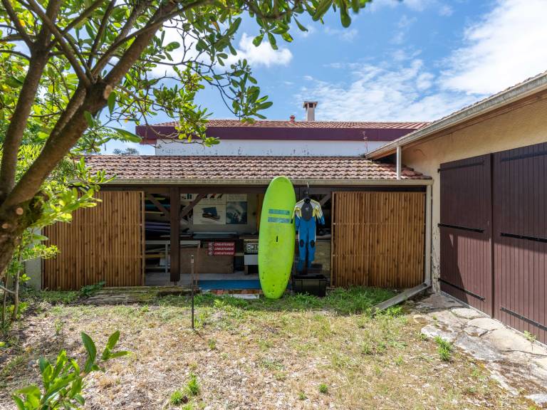 Charming 5-Person House Near Beach with Surf Lessons & Boat Rentals - Parking & Wifi Included — photo 3
