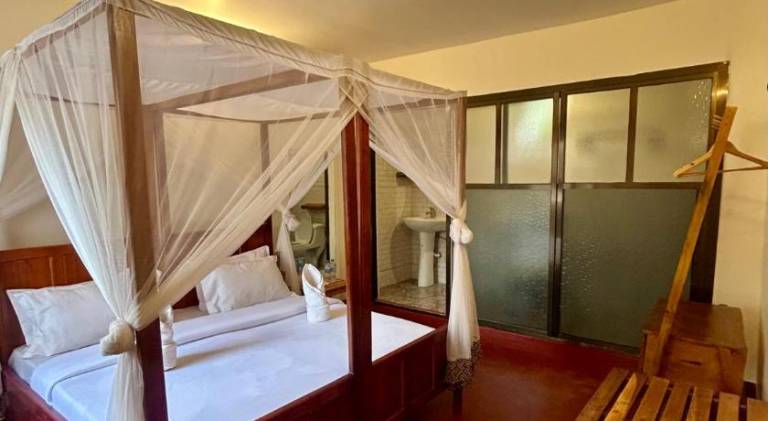 Lodge with yard & terrace in Karatu