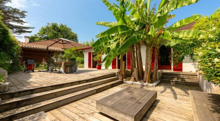 Rental apartment with patio & barbecue in Bidart