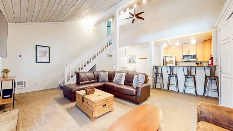 Nice condo with pool, barbeque & hot tub | Ski nearby | Pet-friendly — photo 5