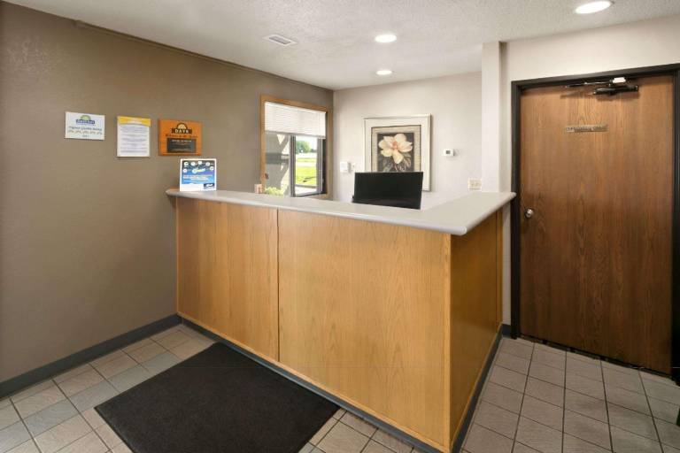 Days Inn by Wyndham Willmar — photo 4