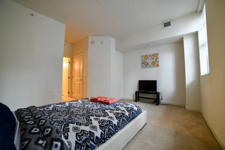 Apartment with pool — photo 4
