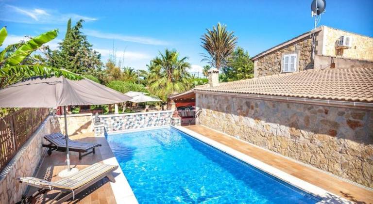 House with pool — photo 3