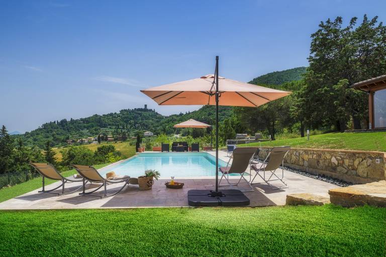 Family-oriented ample villa with garden, barbeque & terrace | Pool view | Pet-friendly — photo 2