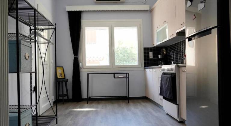 Rental apartment with yard & patio — photo 5