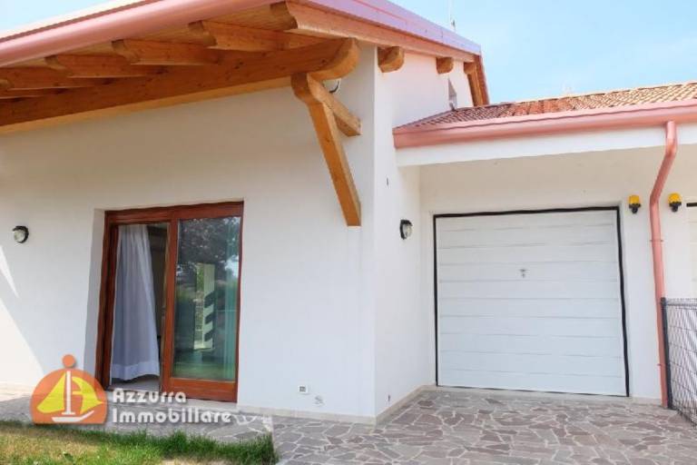 Villa with garden & terrace | Garden view — photo 3