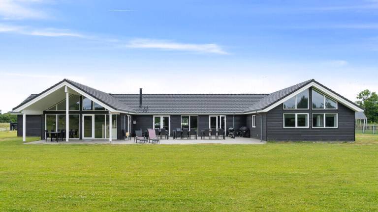 Family-friendly spacious house with private pool, terrace & garden | Pet-friendly — photo 3
