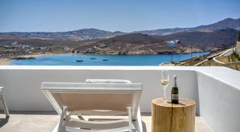 Children-friendly house with hot tub, terrace & yard | Beach nearby | Pets allowed in Mykonos