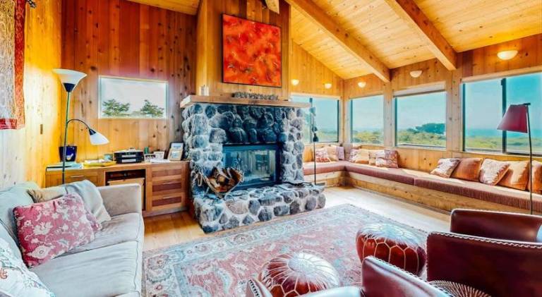 Pleasant vacation home with pool & hot tub | Next to the beach | Pets allowed — photo 3