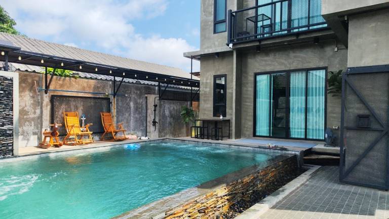 Villa with hot tub, pool & barbecue — photo 3