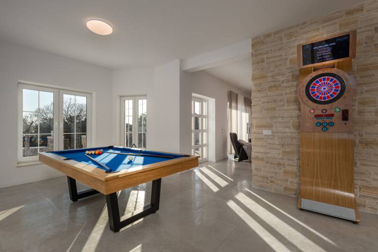 Family-oriented villa with private pool, garden & BBQ | Pet-friendly — photo 5