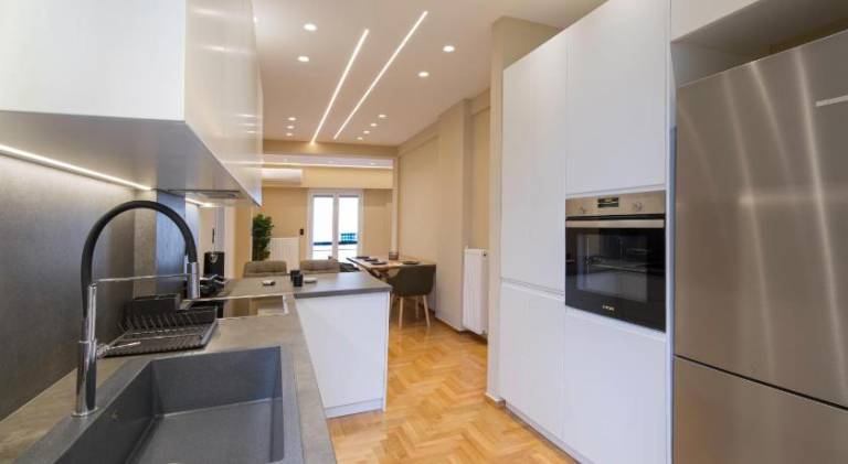 Fully equipped pleasant rental apartment with terrace | Near Temple of Olympian Zeus | Perfect for remote work | Pet-friendly — photo 3