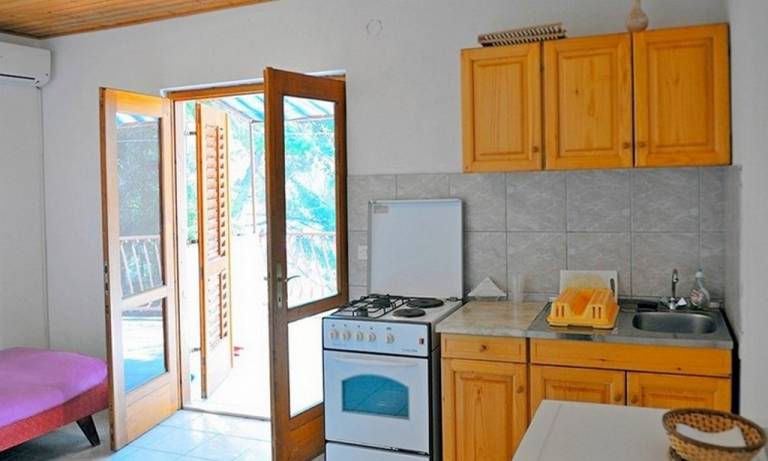 Two bedroom apartment near beach Ivan Dolac, Hvar (A-18100-a) — photo 3