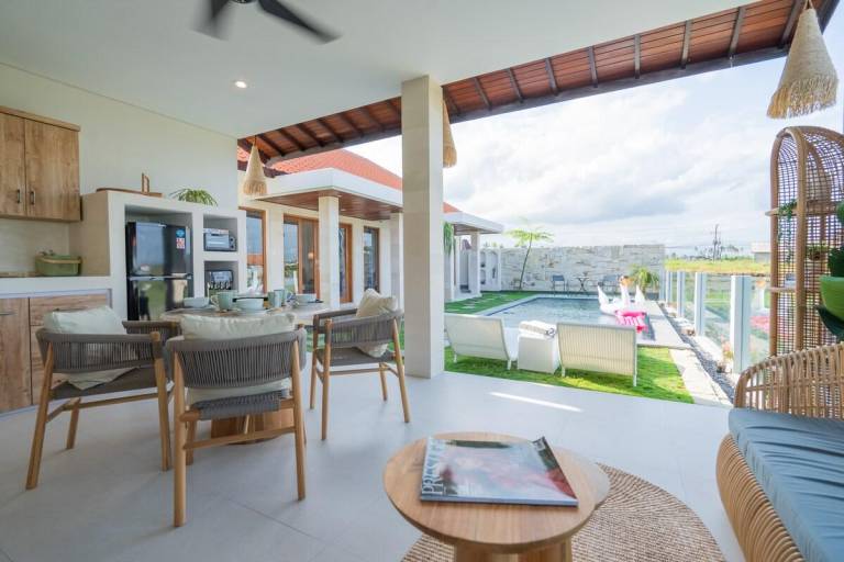 Big villa with terrace, pool & yard | Perfect for remote work | Dogs allowed — photo 5