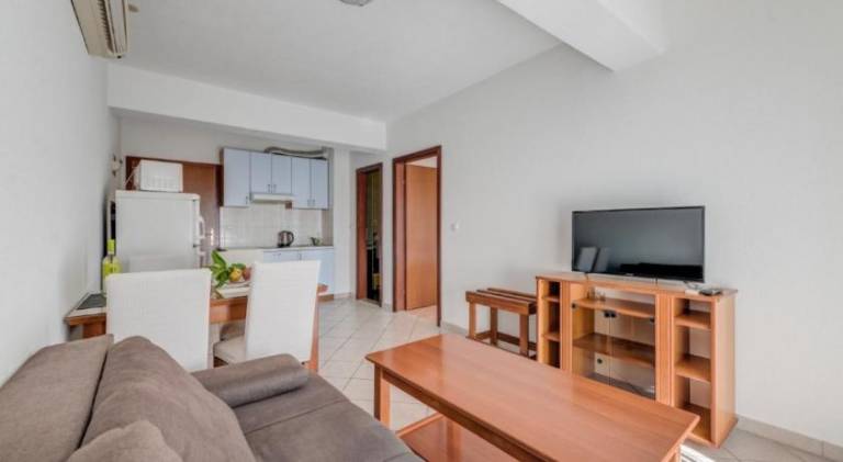 Rental apartment with 2 rooms for 6 persons — photo 2