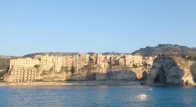 Rental apartment with garden & terrace in Parghelia